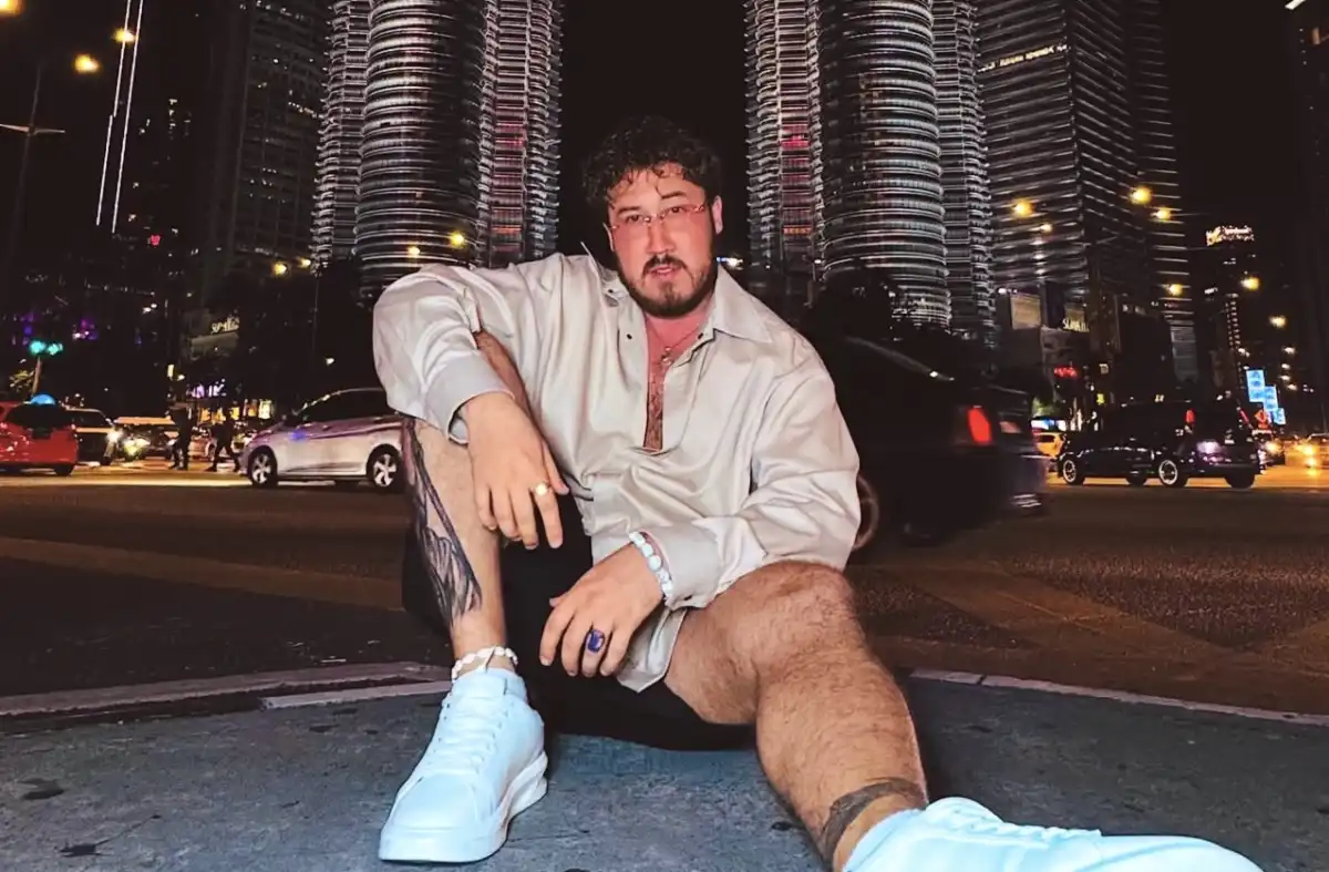 Казахстанского блогера объявили в международный розыск, за информацию о нем обещают вознаграждение