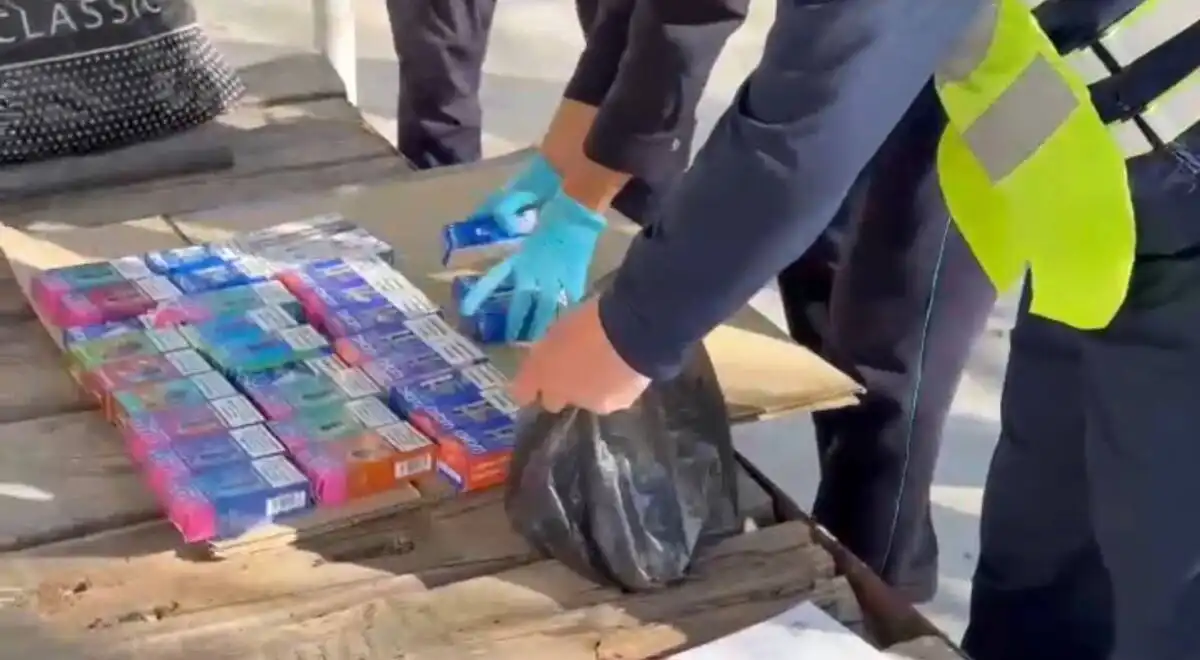 Мужчину задержали за незаконную продажу вейпов в Шымкенте