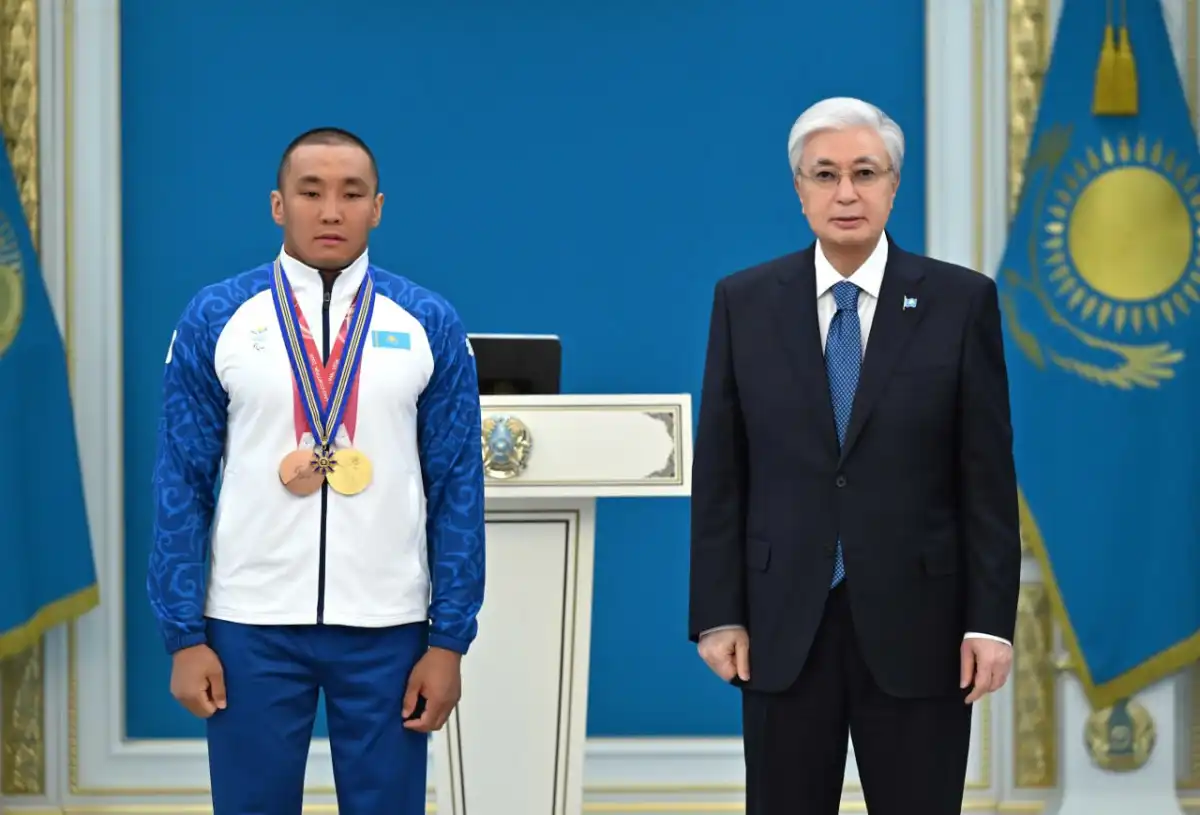 Президент наградил чемпиона ХІV зимних Паралимпийских игр Ербола Хамитова