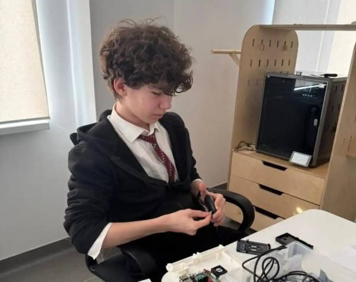 В Астане школьник собрал мини-компьютер за два месяца