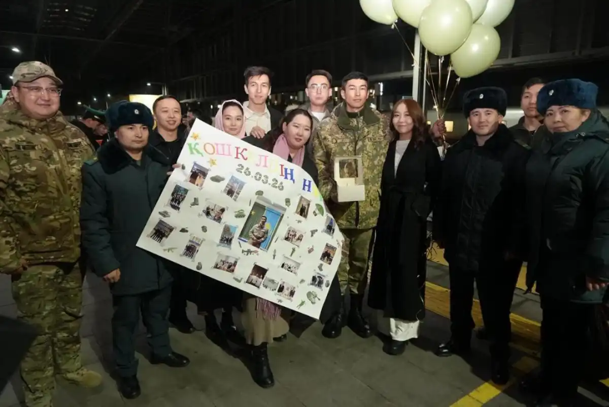 Первые солдаты прошлогоднего весеннего призыва вернулись в столицу после службы в армии