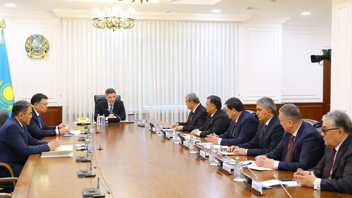 Олжас Бектенов провел встречу с членами правления Международного фонда спасения Арала