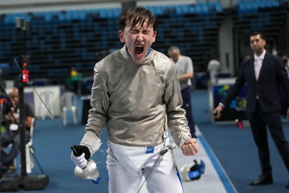 Казахстанский фехтовальщик завоевал историческую медаль юниорского чемпионата мира