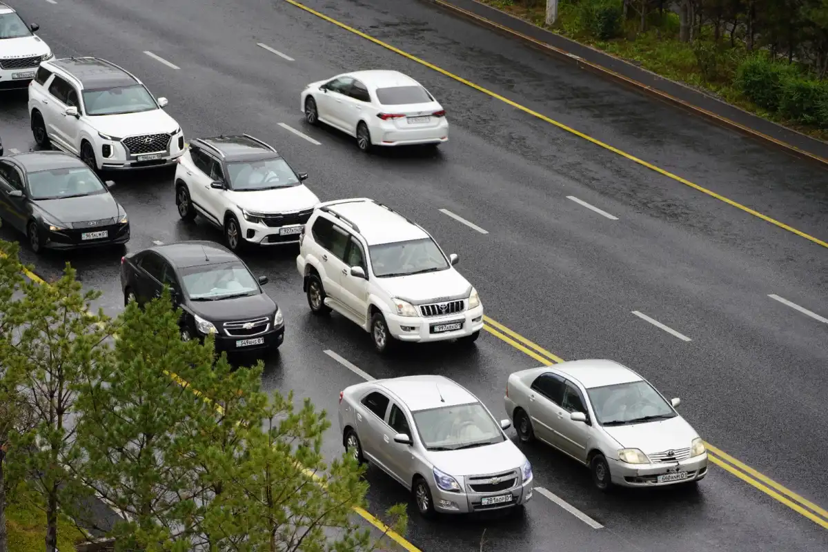 Сенатор требует ужесточить меры для систематических нарушителей ПДД в Казахстане