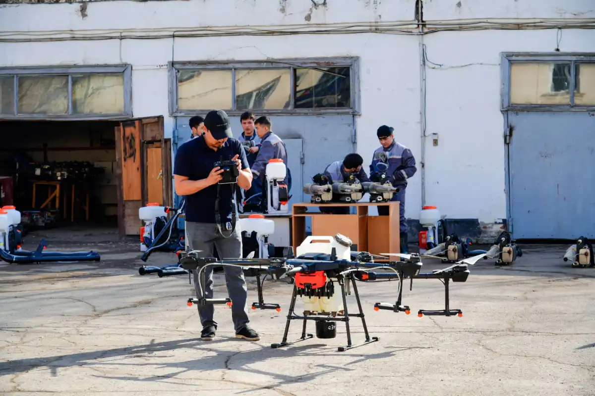 Опрыскиватели и агродроны: в Астане продемонстрировали готовность к борьбе с комарами и мошками