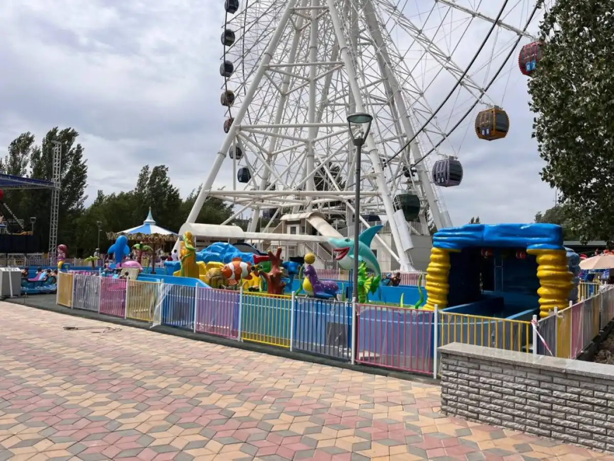 Колесо обозрения горит в Астане