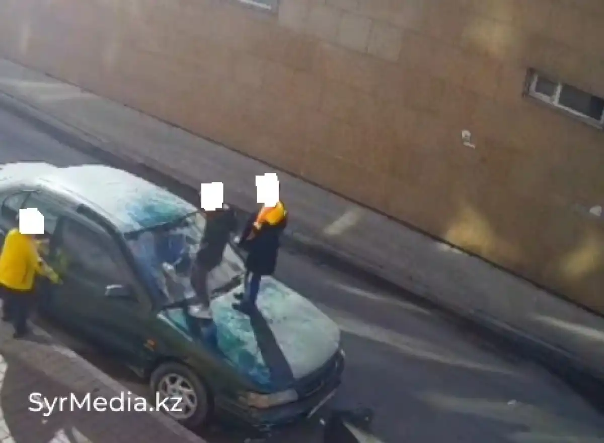 Дети разбили чужой автомобиль в Астане