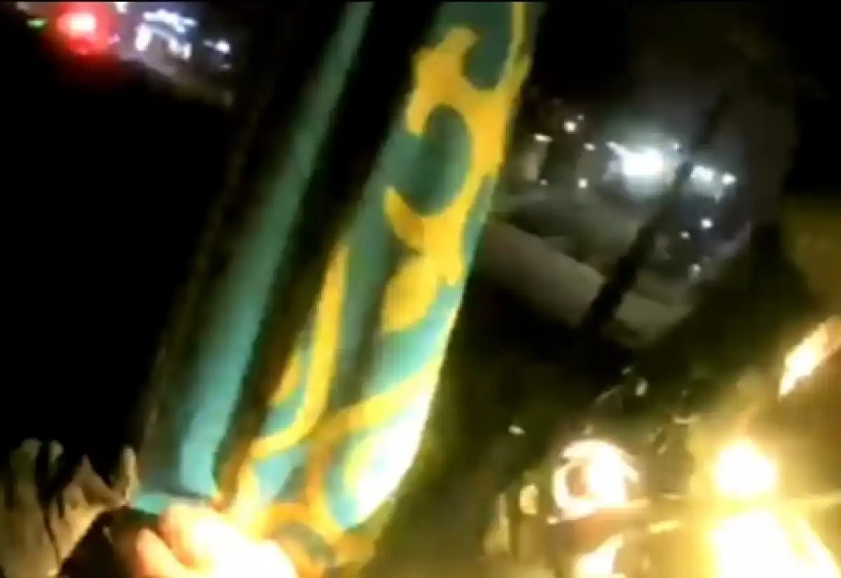 Спасшие флаг актюбинские пожарные растрогали Казнет – ВИДЕО