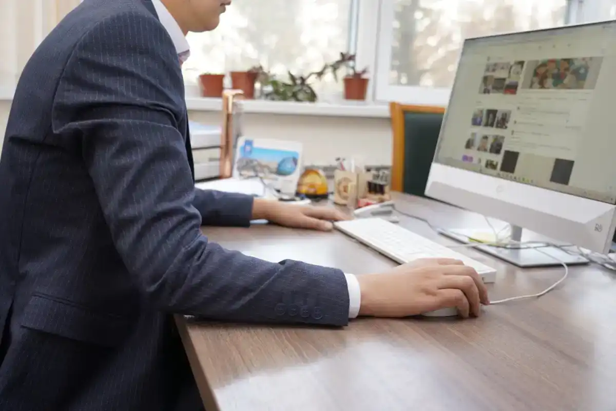 Казахстанцы больше не будут работать без отпуска, больничных и пенсионных