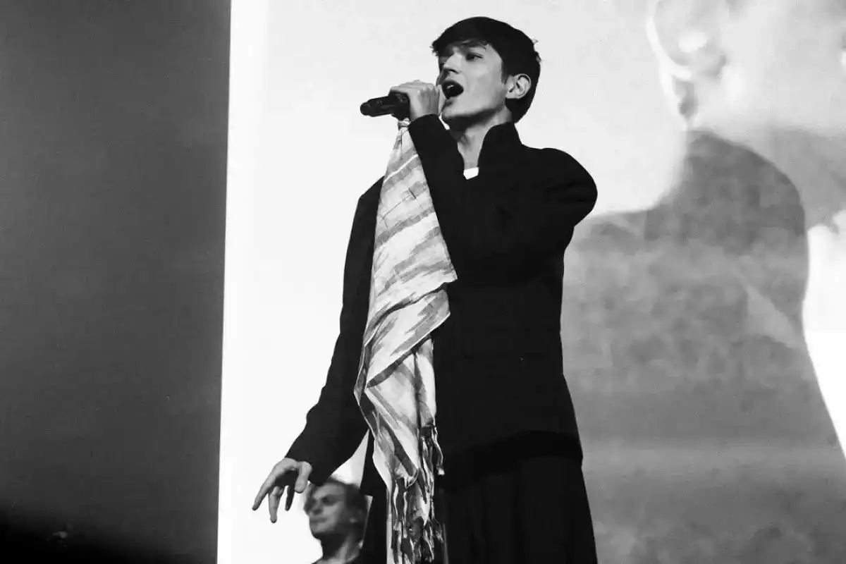 Казахстанцам вернут деньги за отменённый концерт Акмаля