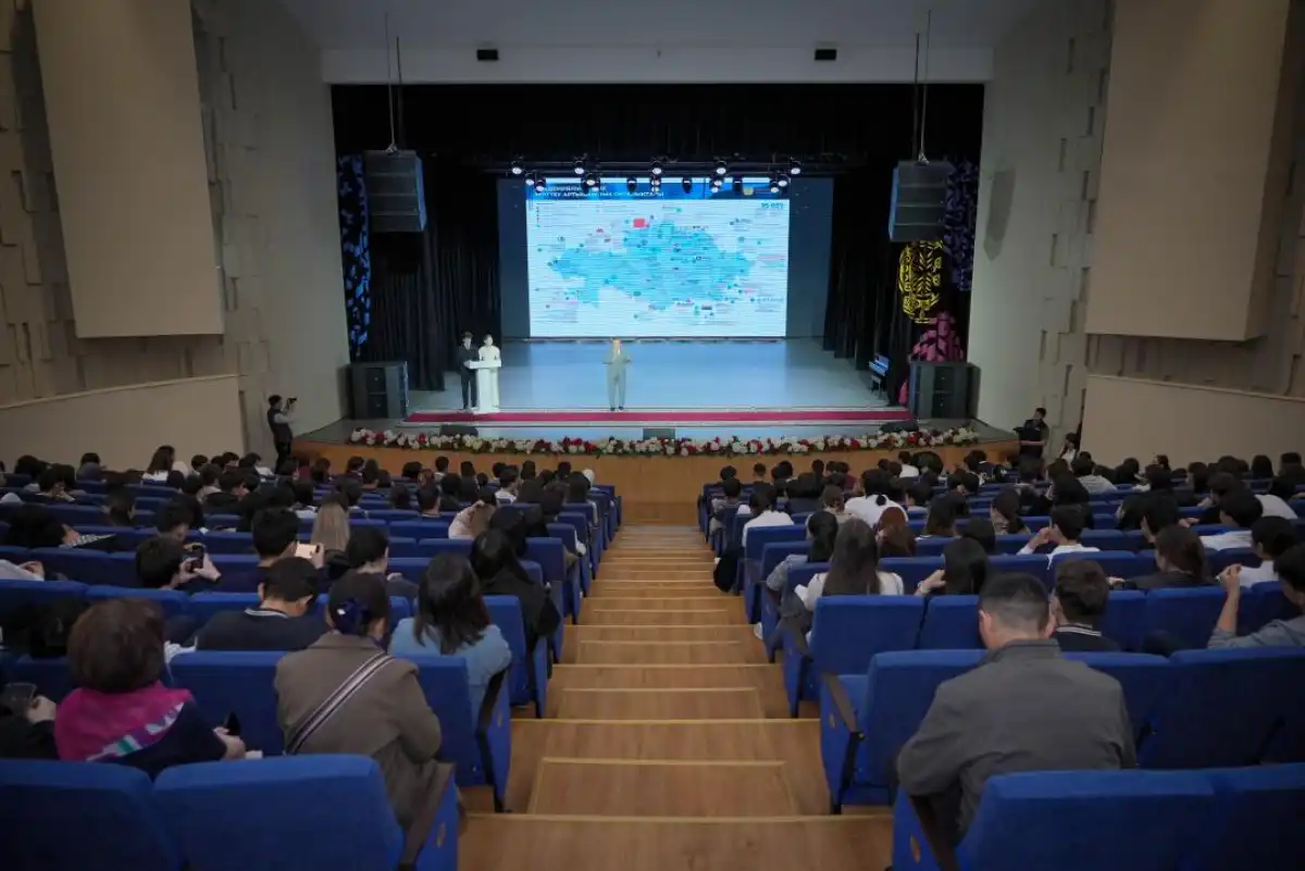 Казахстанским школьникам помогают выбрать ВУЗ на выставке Study in Kazakhstan