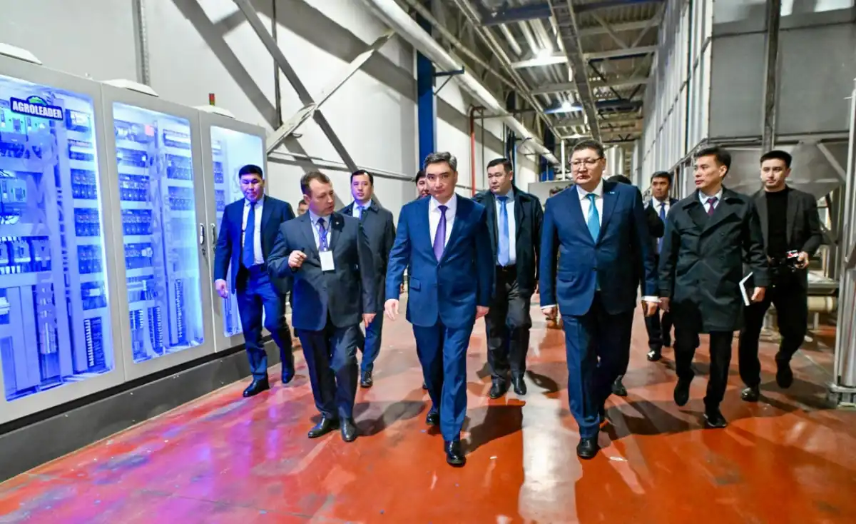 Бектенов проверил развитие переработки и промышленности в области Абай
