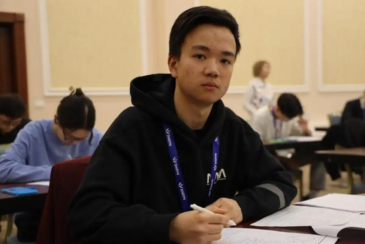 Казахстанский школьник стал серебряным призером Международной олимпиады по математике