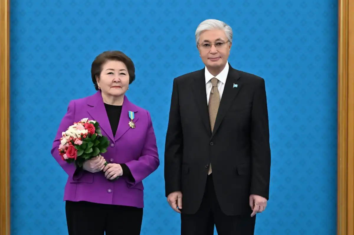 Токаев наградил ученых в преддверии профессионального праздника