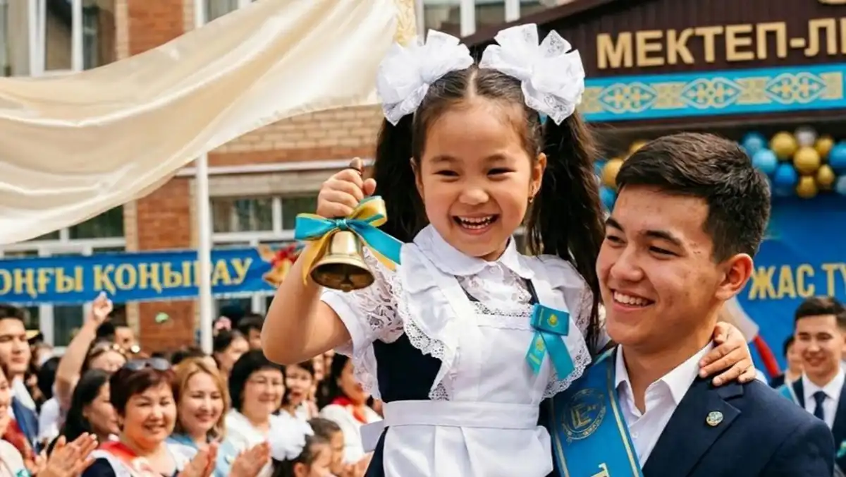 Выпускные вечера вне школ запретили в Казахстане