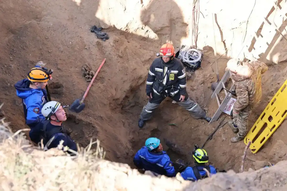 В тяжелом состоянии находятся двое пострадавших при обвале грунта в Павлодаре