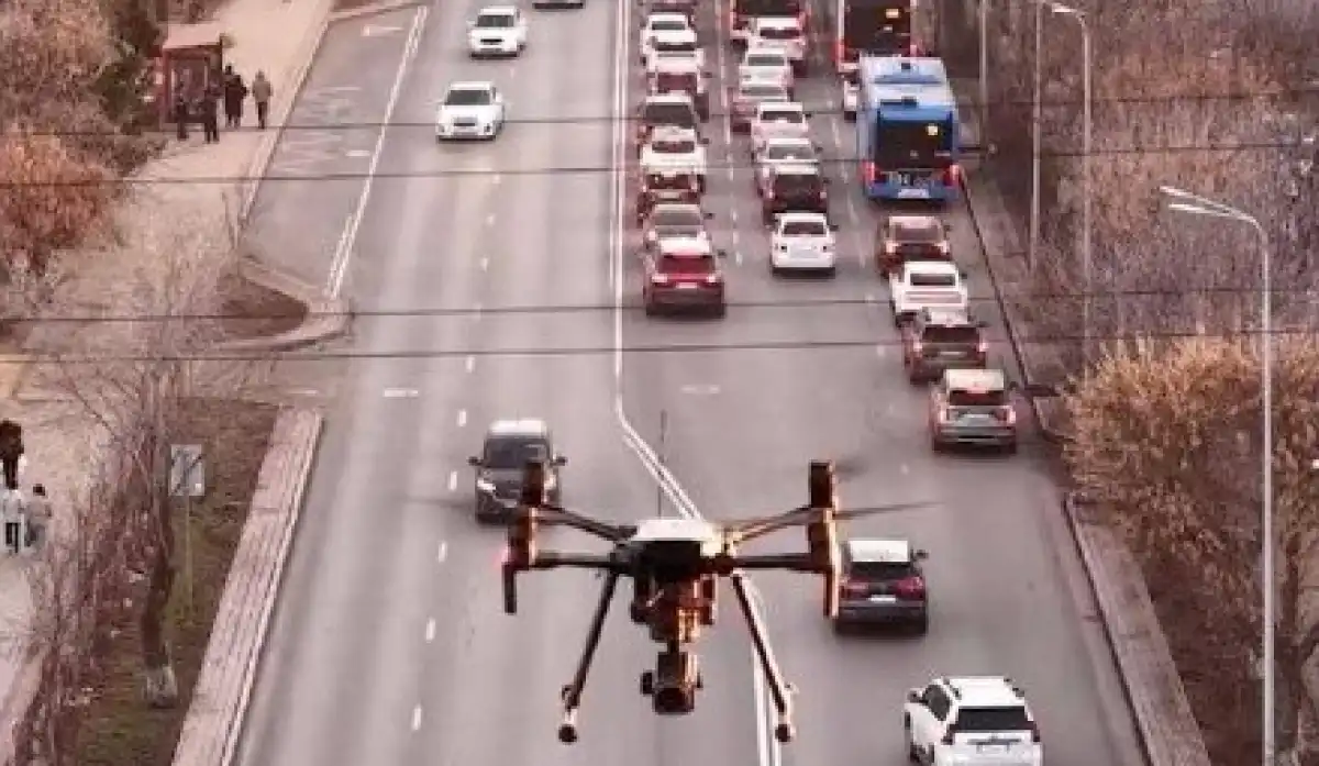 Дроны помогают следить за чистотой улиц в Астане