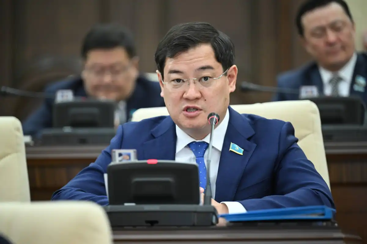 Разрешить экстренным службам вскрывать шлагбаумы и перемещать машины без компенсации требует депутат