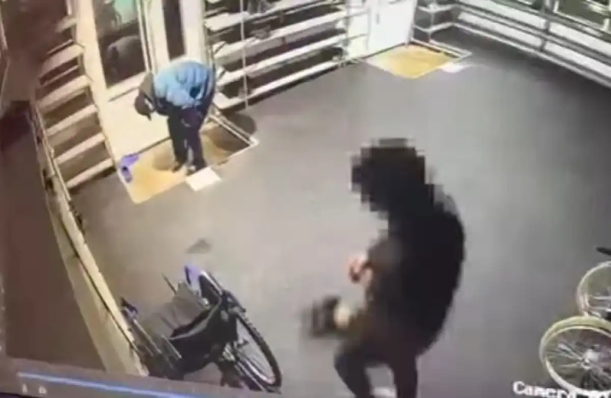 Астанчанин ушел из мечети в чужих кроссовках за 175 тысяч тенге