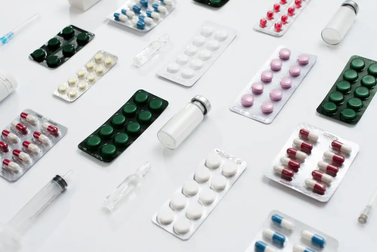 Свыше 4 тысяч бесплатных лекарств незаконно продавали в аптеках