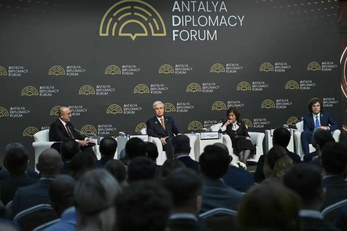 Президент перечислил качества, которые должны быть присущи современным лидерам