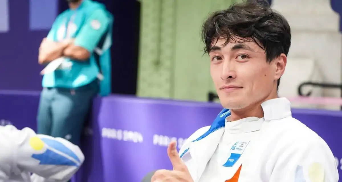 Казахстанский шпажист стал серебряным призером турнира серии Гран-при в Венгрии