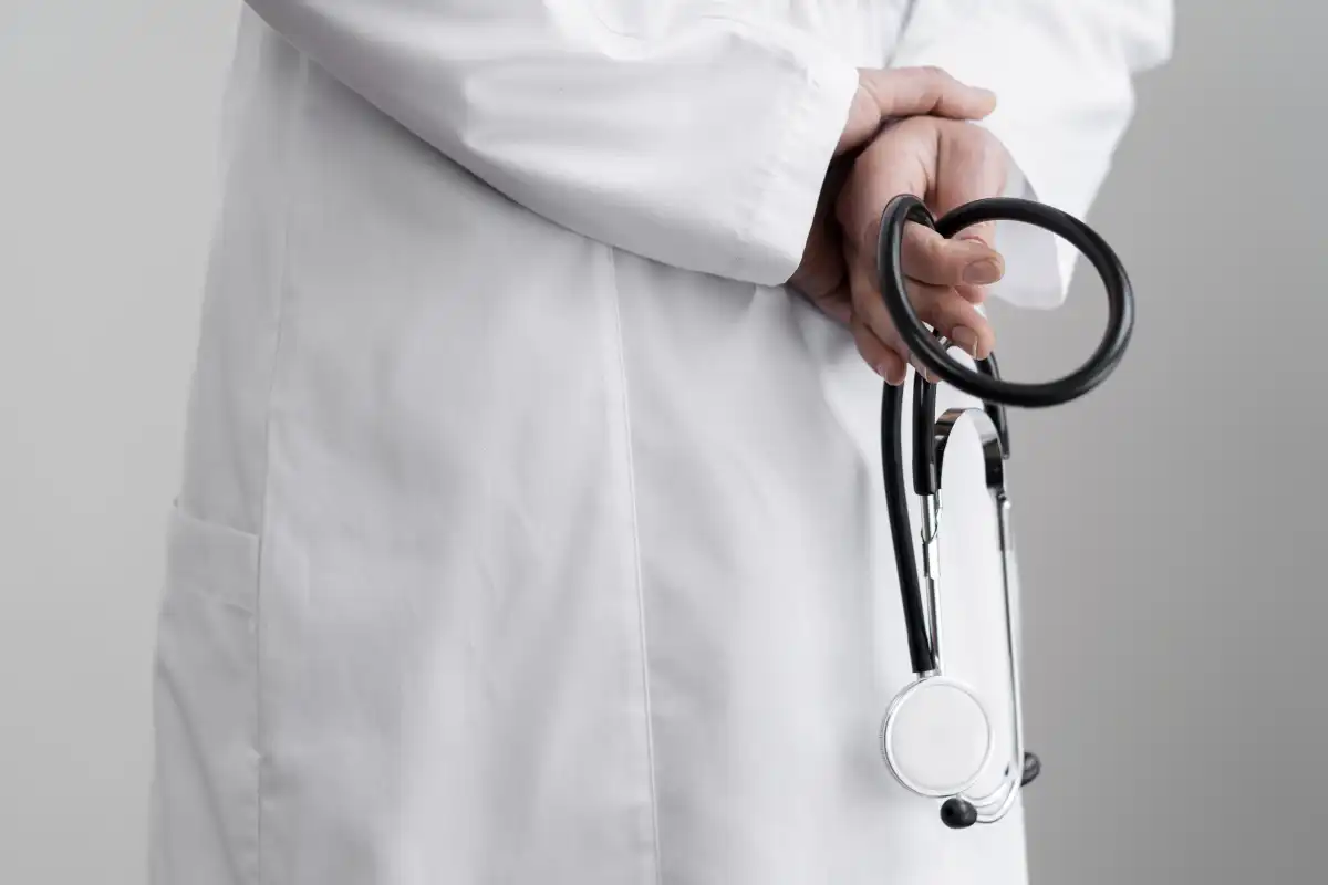 «Лечение» умерших и женские «консультации» для мужчин выявили в Павлодаре