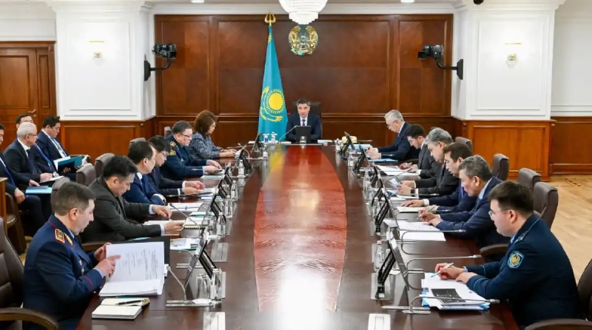 Бектенов потребовал новых механизмов по блокировке мошеннических транзакций