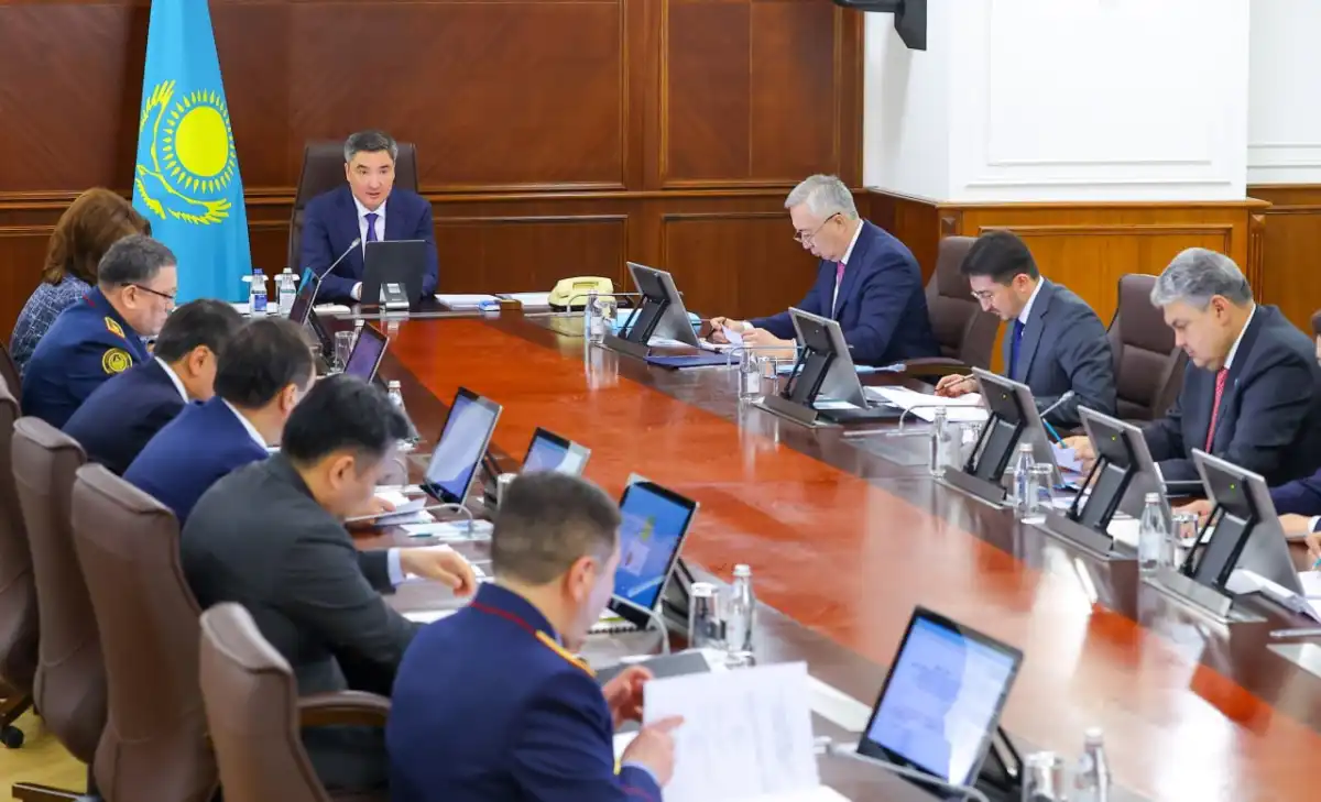 Бектенов поручил усилить контроль за дорожной безопасностью