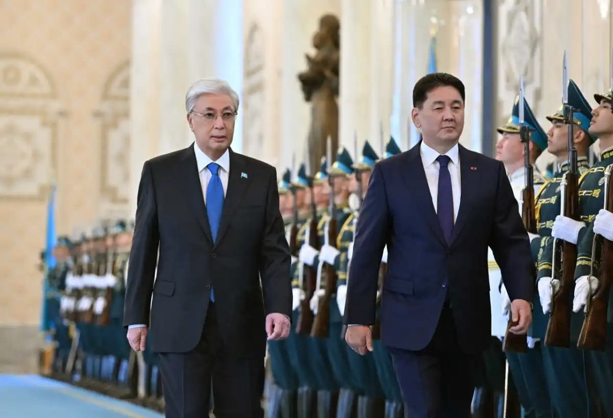 Президента Монголии торжественно встретили в Акорде