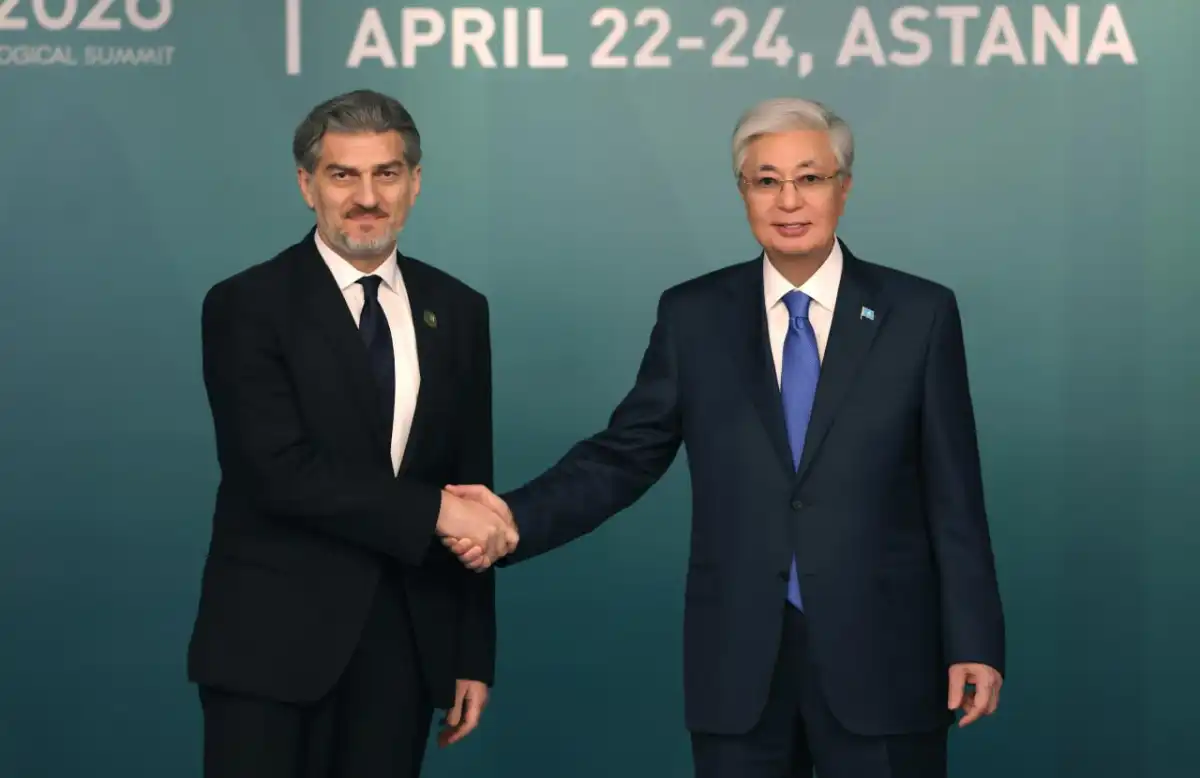 Глава государства провел встречу с Президентом Грузии