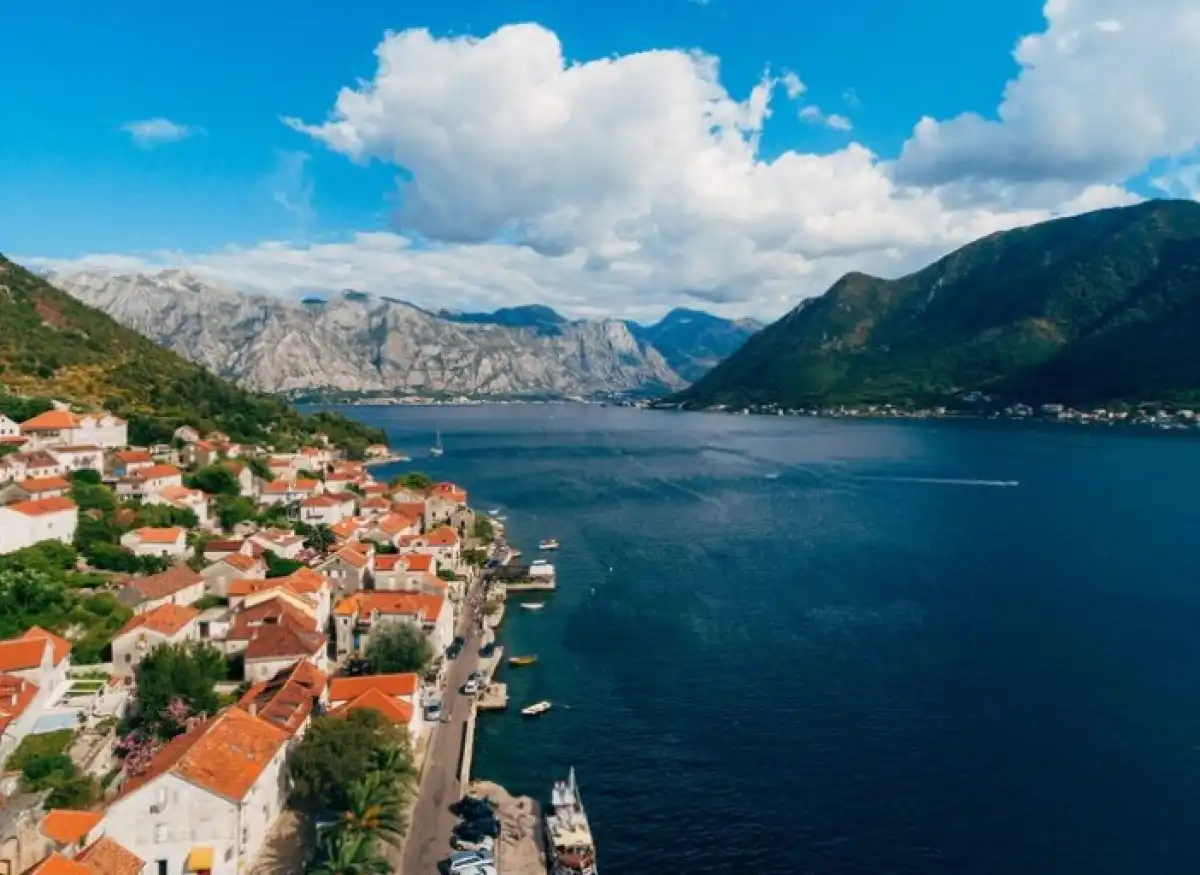 Черногория ввела безвиз для казахстанцев