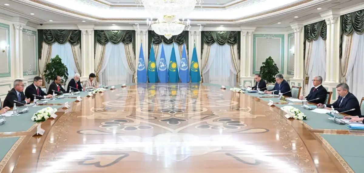 Глава государства провел встречу с группой высоких представителей ООН