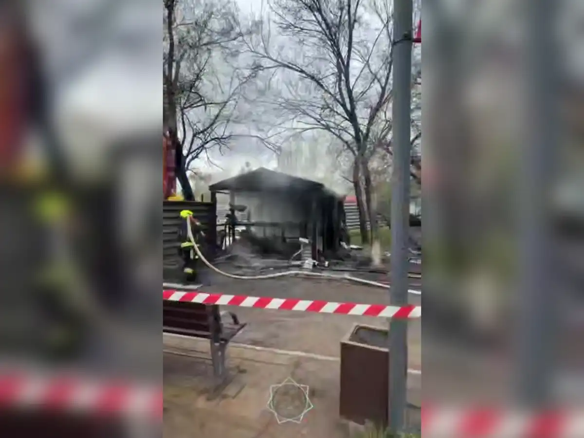 Торговый павильон сгорел в Центральном парке Астаны – ВИДЕО