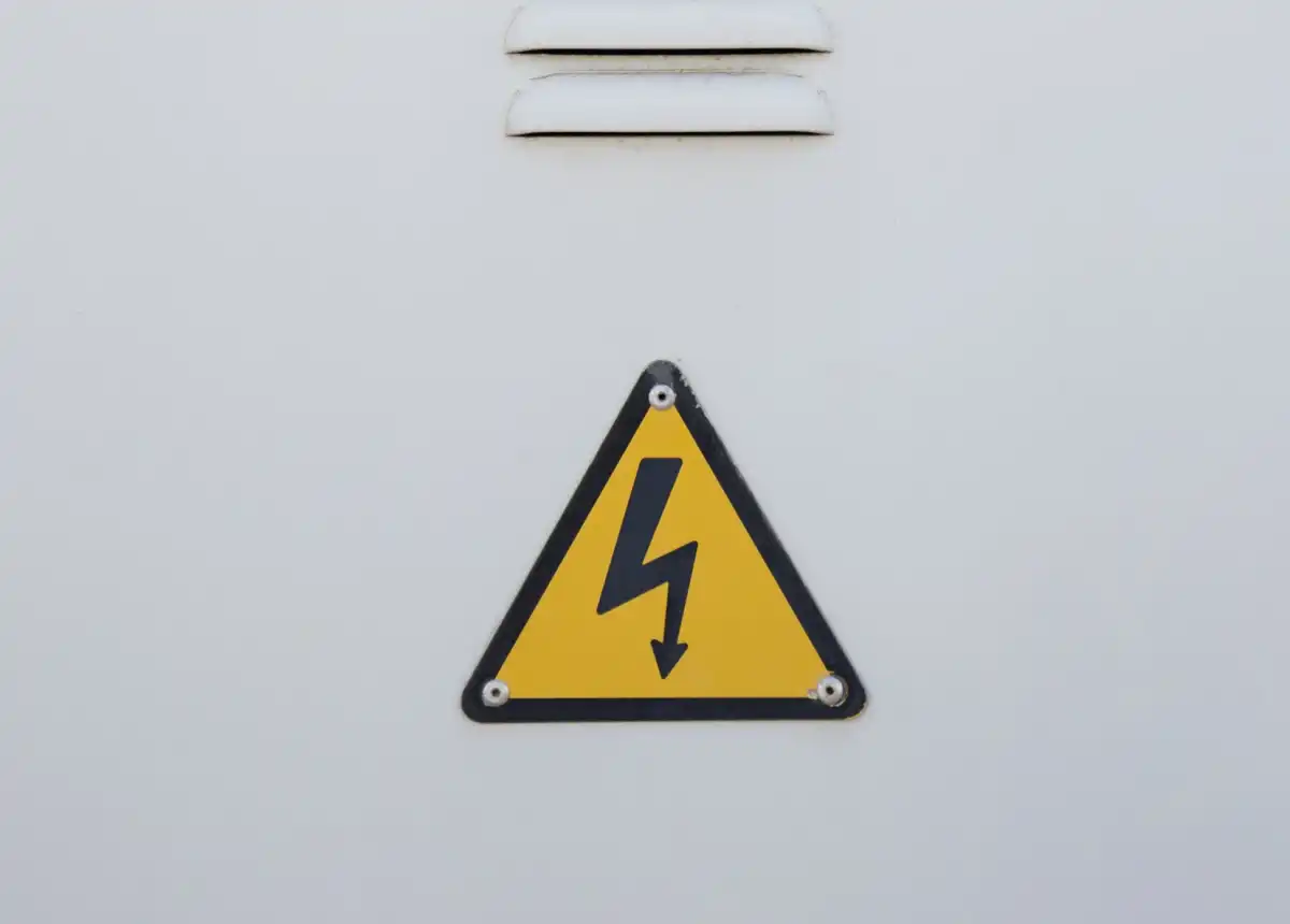 Троих детей госпитализировали после удара током в Темиртау