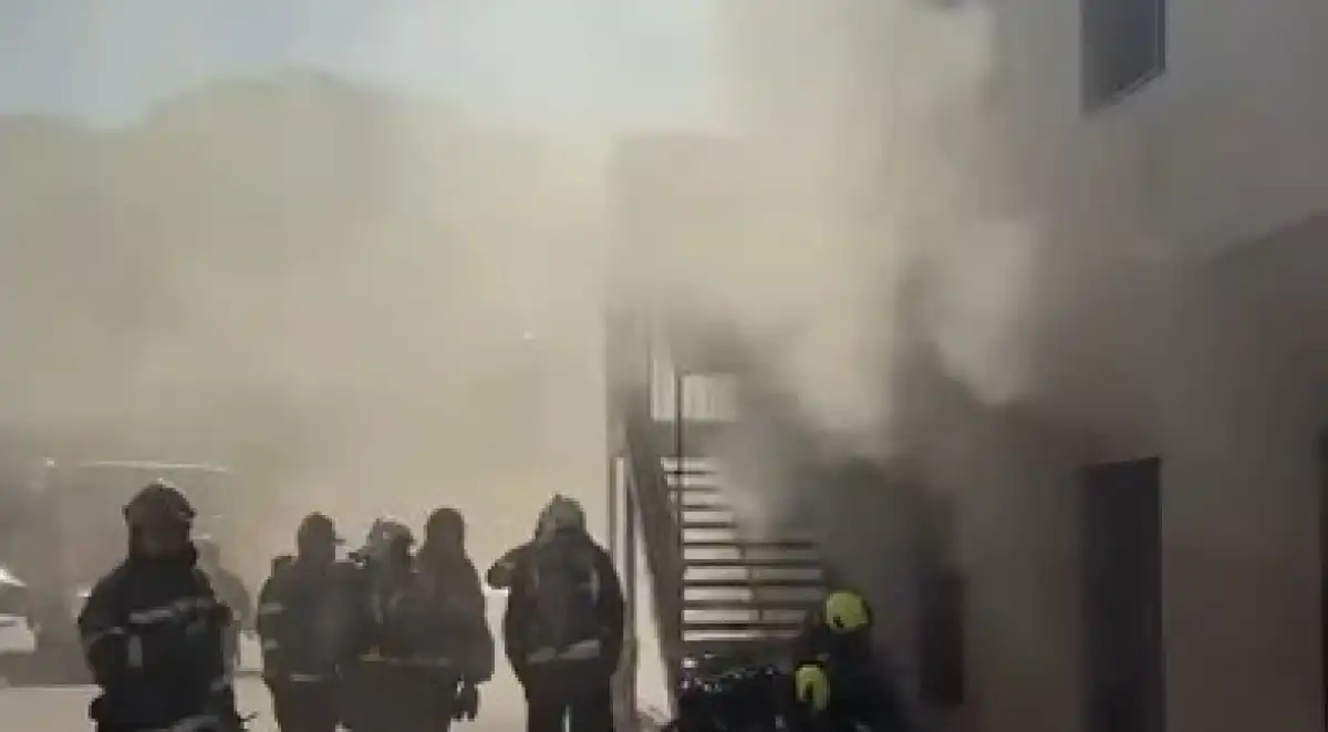 Пожар вспыхнул в пятиэтажке в Астане (ВИДЕО)