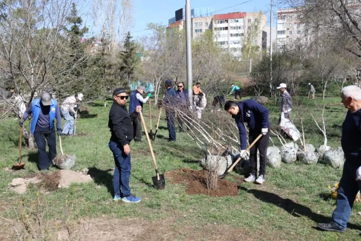 В Астане продолжается «Таза Қазақстан»: творческие коллективы присоединились к экоакции