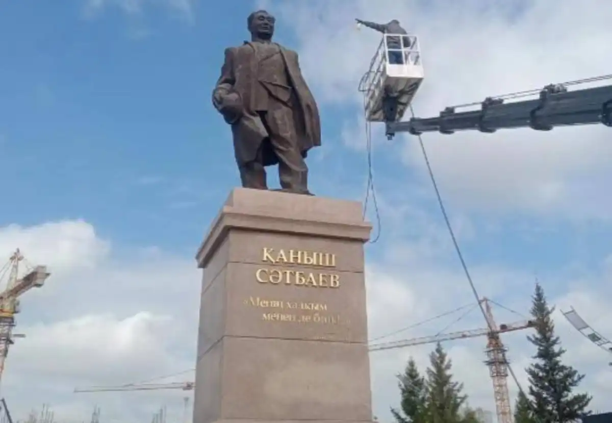 В столице в рамках экоакции «Таза Қазақстан» привели в порядок более 60 памятников