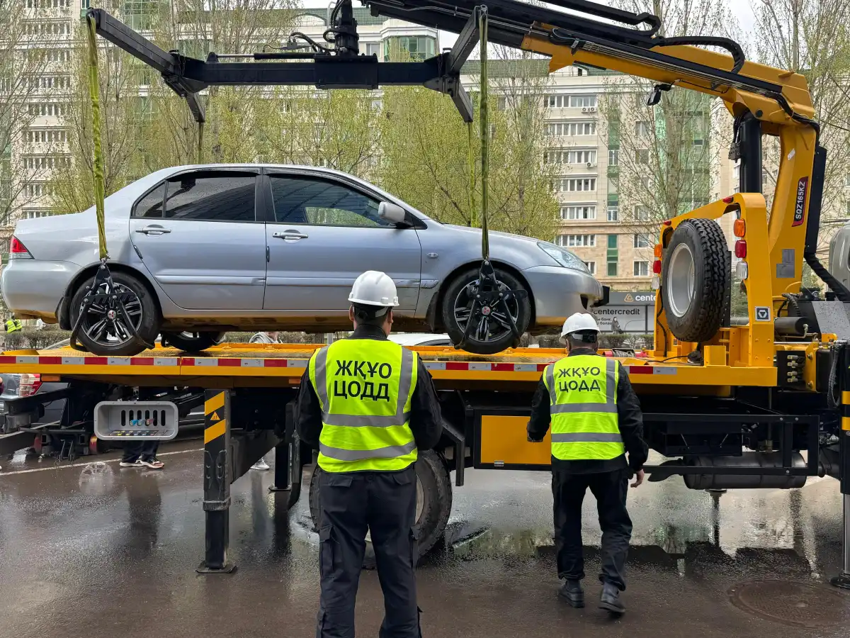 В Астане стартовала платная эвакуация автомобилей: как это работает и кого коснется