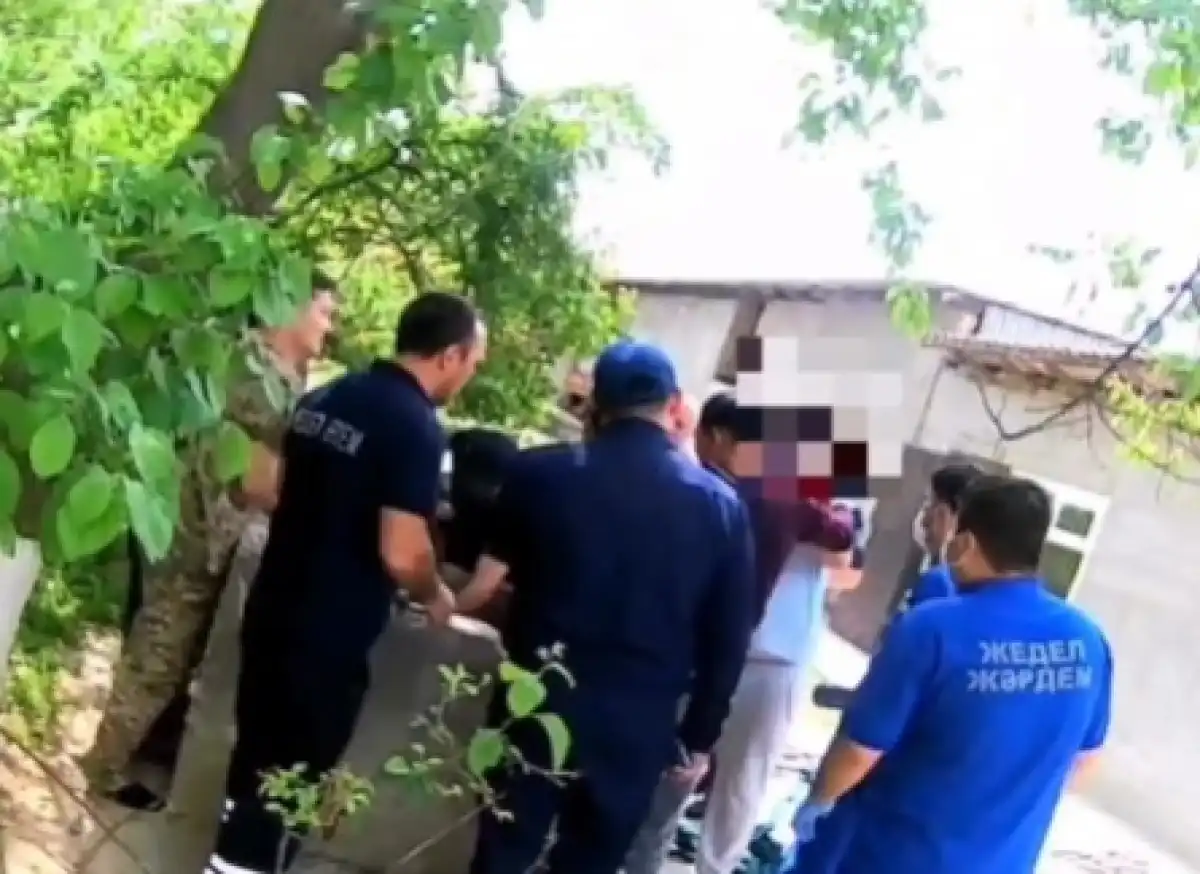 2-летняя девочка упала в 24-метровый колодец в Шымкенте – ВИДЕО