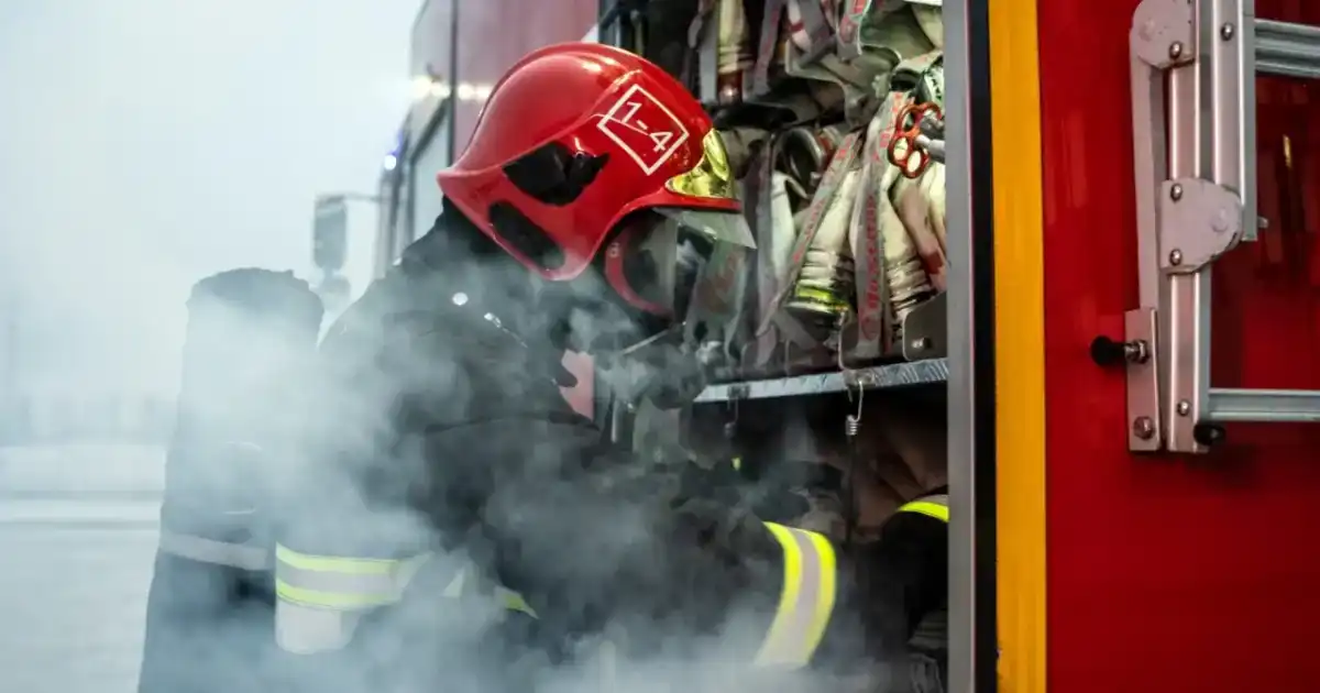 Пожар в 12-этажном доме тушат в Астане