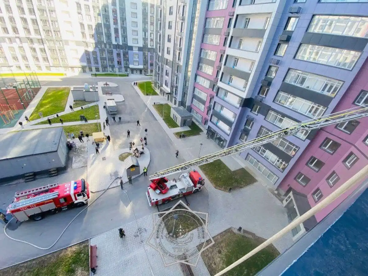 Пожар в 12-этажном доме в Астане ликвидирован, эвакуированы 10 человек