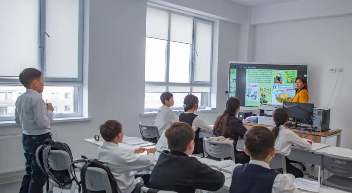 Единые правила использования сотовых телефонов введут для школ Казахстана