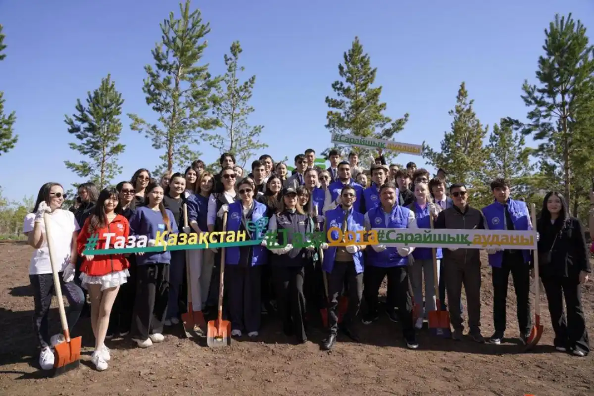 В Астане ко Дню единства прошла массовая посадка деревьев