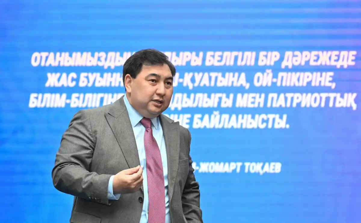 Дархан Жазықбай рассказал молодежи о перспективах государственной службы