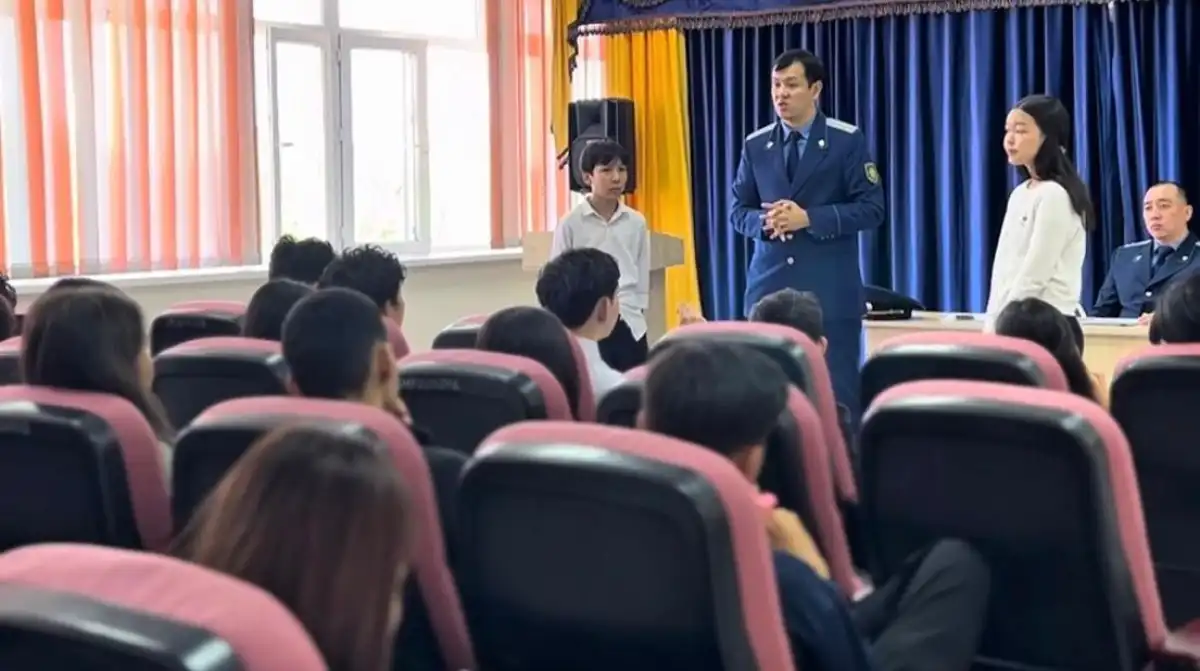 «Закон и порядок»: столичная прокуратура провела лекцию для школьников