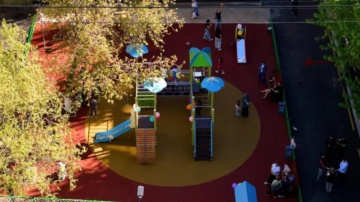 Ко Дню единства в столичном районе «Байконыр» открыли 3 обновленных двора