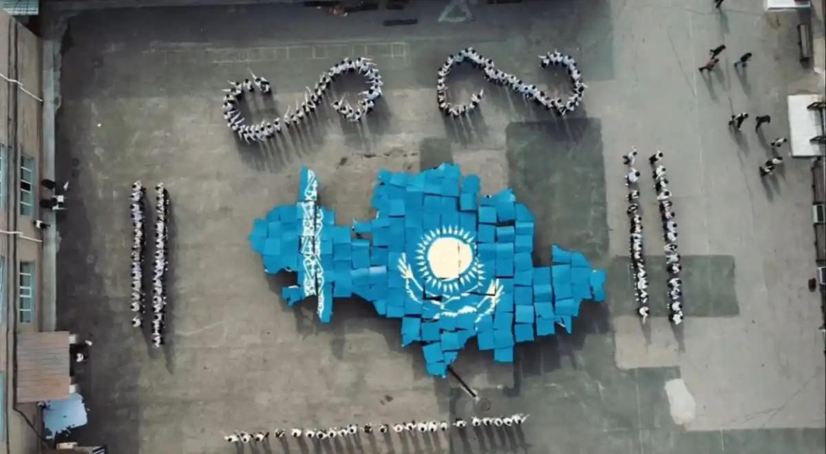В Астане 1000 студентов воссоздали карту Казахстана