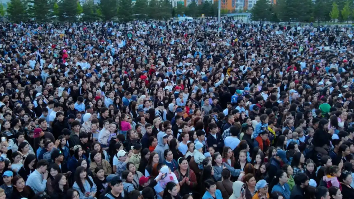 В Астане День защитника Отечества завершился большим Open Air-концертом