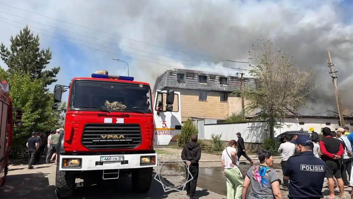 Пожар в двухэтажном здании в Астане локализован